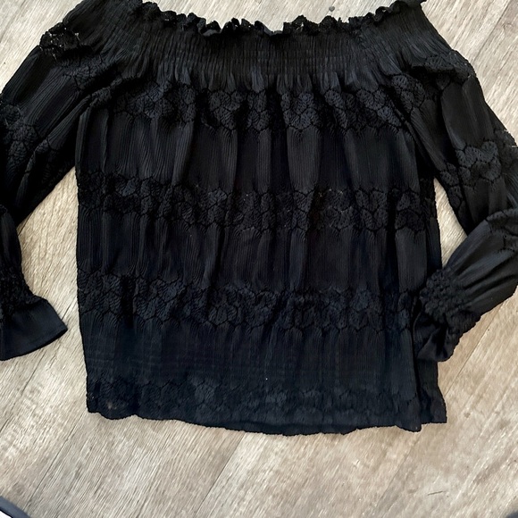 COPY - XL NWOT LACE BLACK OFF SHOULDER TOP d - Picture 1 of 2